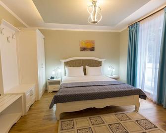 Hotel Turizem Shkelzeni - Bajram Curri - Habitación