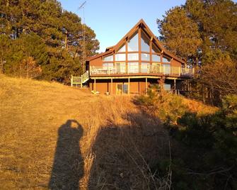 Nextdoor to Arcadia Bluffs Golf Course - Arcadia - Building