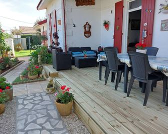 Bed and breakfast 300 meters from the ocean at Biscarrosse plage - Biscarrosse - Patio
