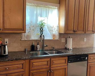 Large 2bd garden home w/ free parking near LAX, beaches, stadiums, freeways - Gardena - Køkken