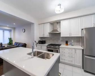 Beautiful New Townhouse in Quiet Neighbourhood - Ajax - Kitchen