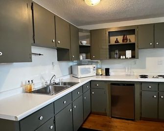 The Olde Angel Inn - Niagara-on-the-Lake - Kitchen