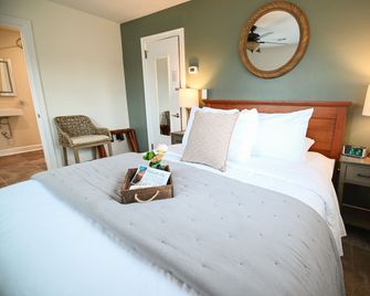The Lakehouse Inn Geneva - Geneva