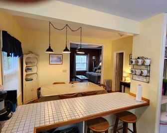162 Peach Perfectly Located inside Lakeside! - Lakeside - Dining room