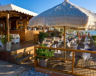 Apartment Ulivo With Pool and Private Beach - Mattinata - Strand
