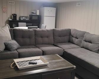 Spacious and Serene Basement - McMinnville - Sala de estar