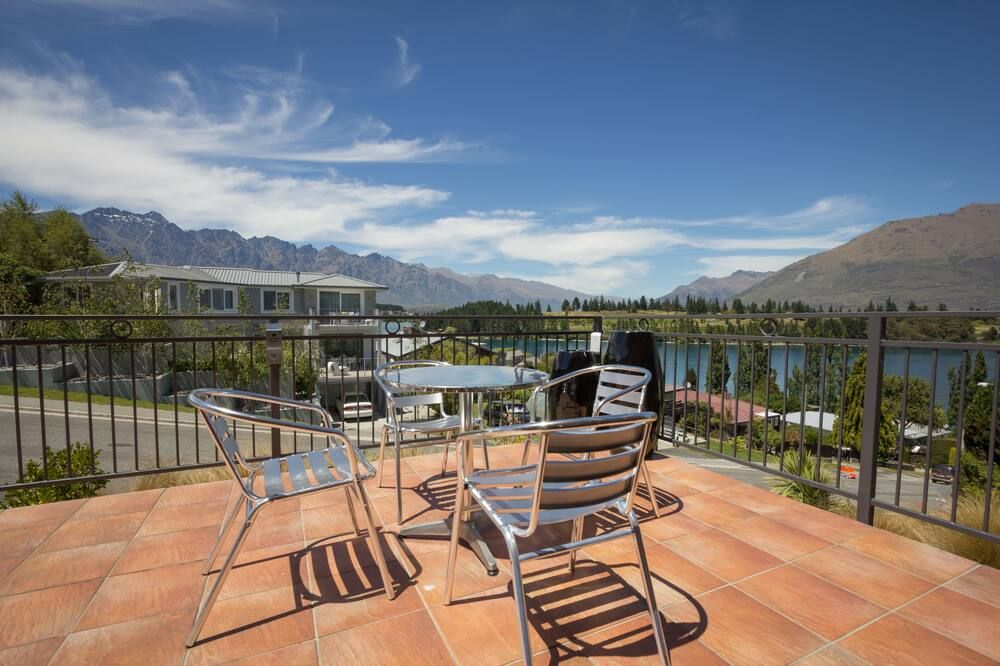 ألكسيز موتلز آند أبارتمنتس