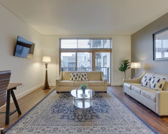 Gorgeous 1br Apt In The Heart Of Downtown Pdx - Portland - Living room