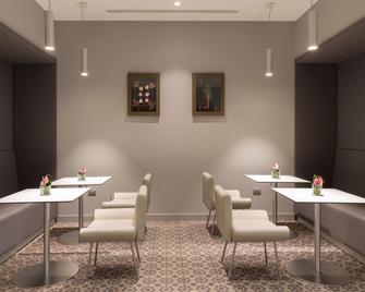 أمبتون باي ألتون روم إيست - روما - مطعم