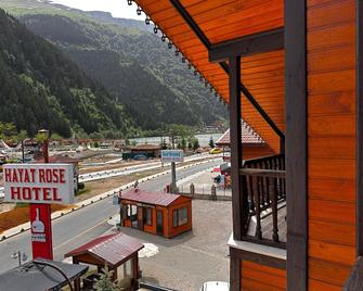 Hayat Rose Otel - Uzungöl - Balkon