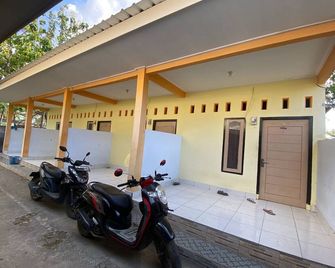 OYO Life 93156 Rumah Kosan - Tanjung