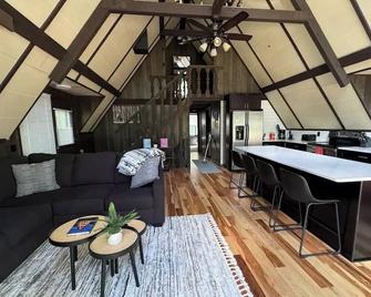 A-Frame Cozy Cabin / Hot Tub / Sleeps 6 - West Salem - Living room