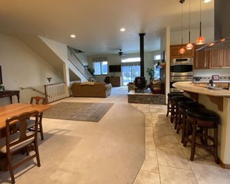 Seward Front Row Townhouse - Seward - Salle à manger