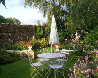 Guest house that combines the charm of the old and the comfort of our time - Marce - Hàng hiên