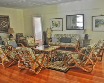 Banyan Tree B&B Retreat - Makawao
