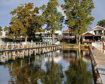 Spectacular waterfront home with private jetty - Woy Woy