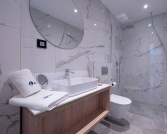 Hotel Idila Budva - Budva - Bad