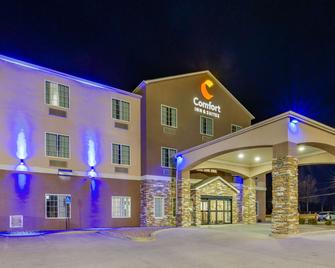 Comfort Inn and Suites near Bethel College - Newton - Building