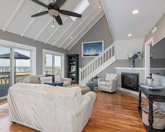 Time Stands Still At the Dock. - Tilghman Island - Living room