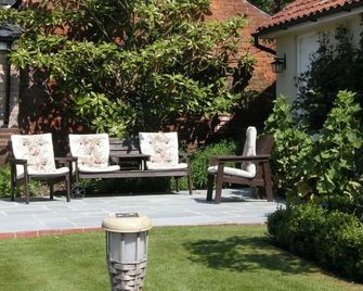 Motts Bed & Breakfast - Great Dunmow - Veranda