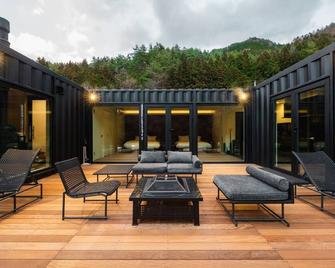 Building G / Tsuru Yamanashi - Tsuru - Patio