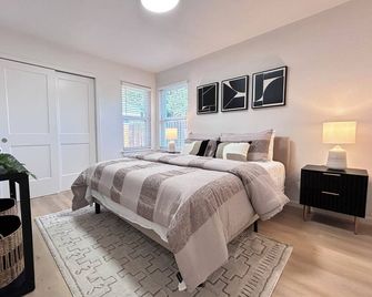 Modern newly renovated 3-bedroom duplex in welcoming Sacramento with Wi-Fi, AC - Sacramento - Quarto