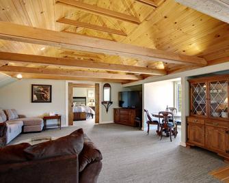 Harbor View Condo! (Blue Water Suite) - Friday Harbor - Living room
