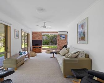 Surf Side Veronica - Wifi & Netflix - Inverloch - Living room