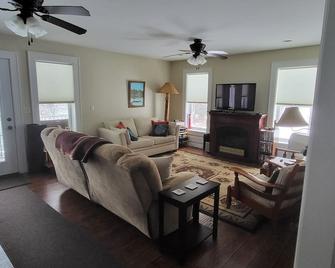 Seneca Lake Home Finger Lakes Wineries Galore 4 Bed 4 Bath - Lodi - Sala de estar