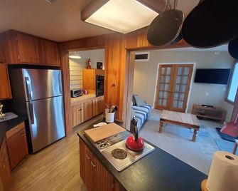 Cozy Downtown Guesthouse - Silverton - Cocina