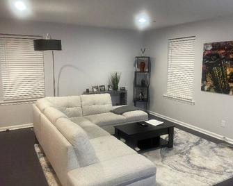 Lofty Home. - Dundalk - Living room