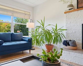 Hideaway House - Cozy Wine Country Escape in the Heart of McMinnville - McMinnville - Wohnzimmer