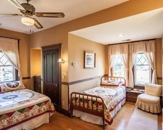 Friendly City Inn B&B - Harrisonburg - Κρεβατοκάμαρα