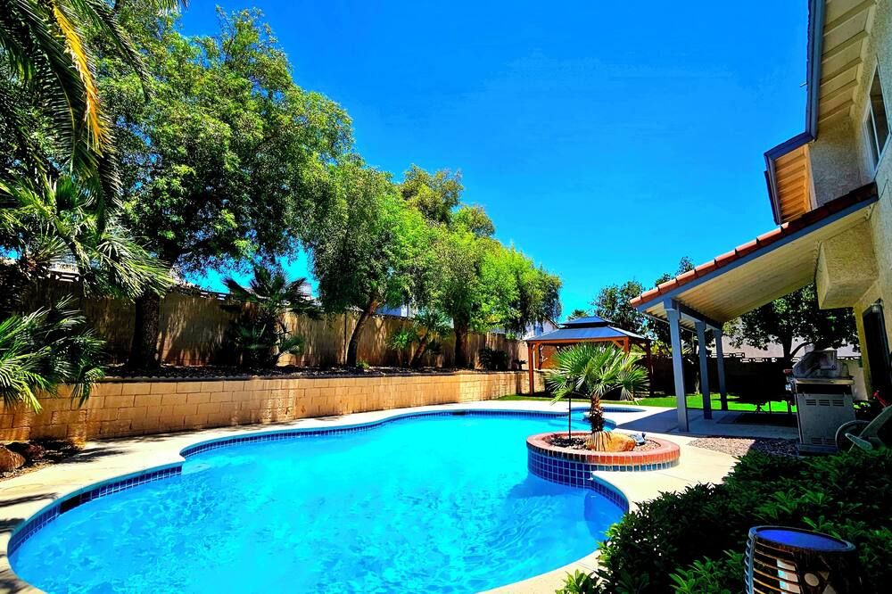 Families! Get-A Ways! Vegas Vacation Haven, 4bd/3bt/Pool/Spa/Bbq - לאס וגאס - בריכה