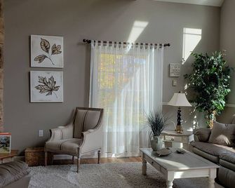 Beautiful New Pocono Chalet! - Gouldsboro - Salon