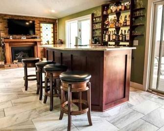 Riverview Lodge Master Suite - Pulaski - Bar