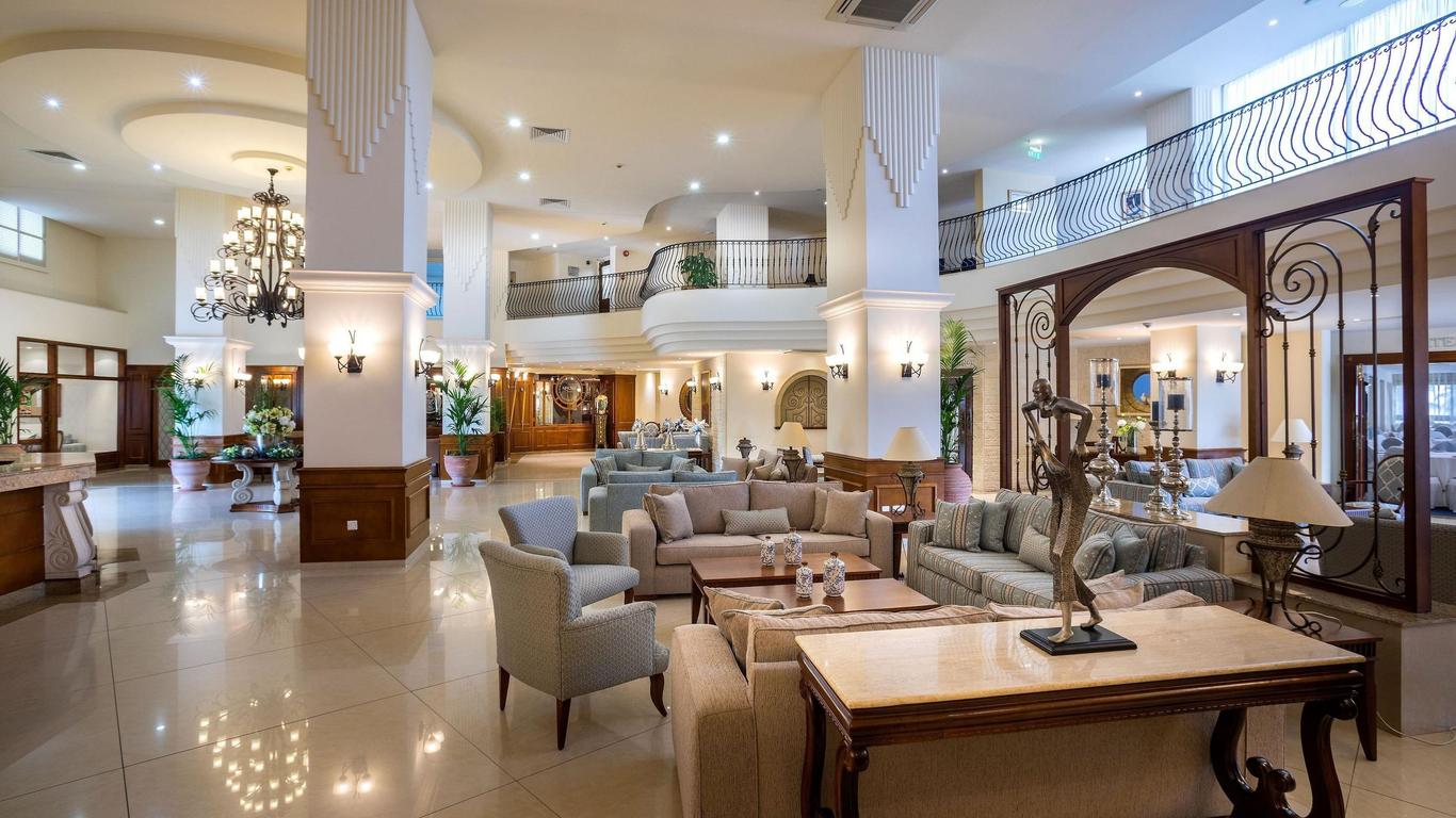 أكواماري بيتش هوتل آند سبا