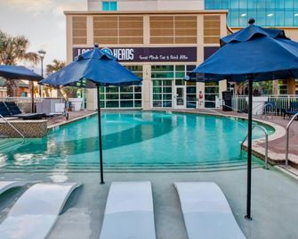 Hilton Garden Inn Virginia Beach Oceanfront - Virginia Beach - Pool