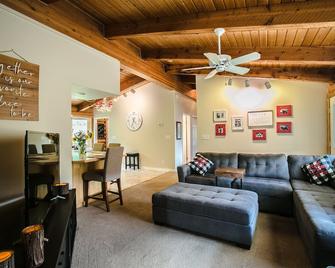 Nederland Getaway Home - Nederland - Sala de estar