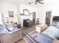 Armory Quarters B - Harpers Ferry - Living room