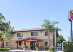 Super 8 by Wyndham Selma/Fresno Area - Selma - Bâtiment