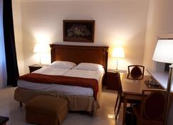 Elizabeth bath bohemian apartment - Carlsbad - Phòng ngủ