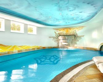 Hotel Ferienwelt Kristall - Rauris - Pool
