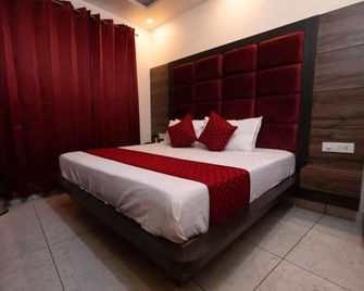 Hotel The Vaishvik Banganga Road - Katra - Bedroom