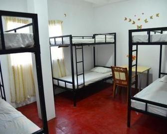 Lucky Beach Front Hostel - Hikkaduwa - Habitación