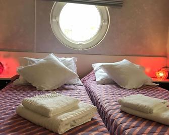 Cozy 2 bedroom flat in off the center - Chalandri - Bedroom