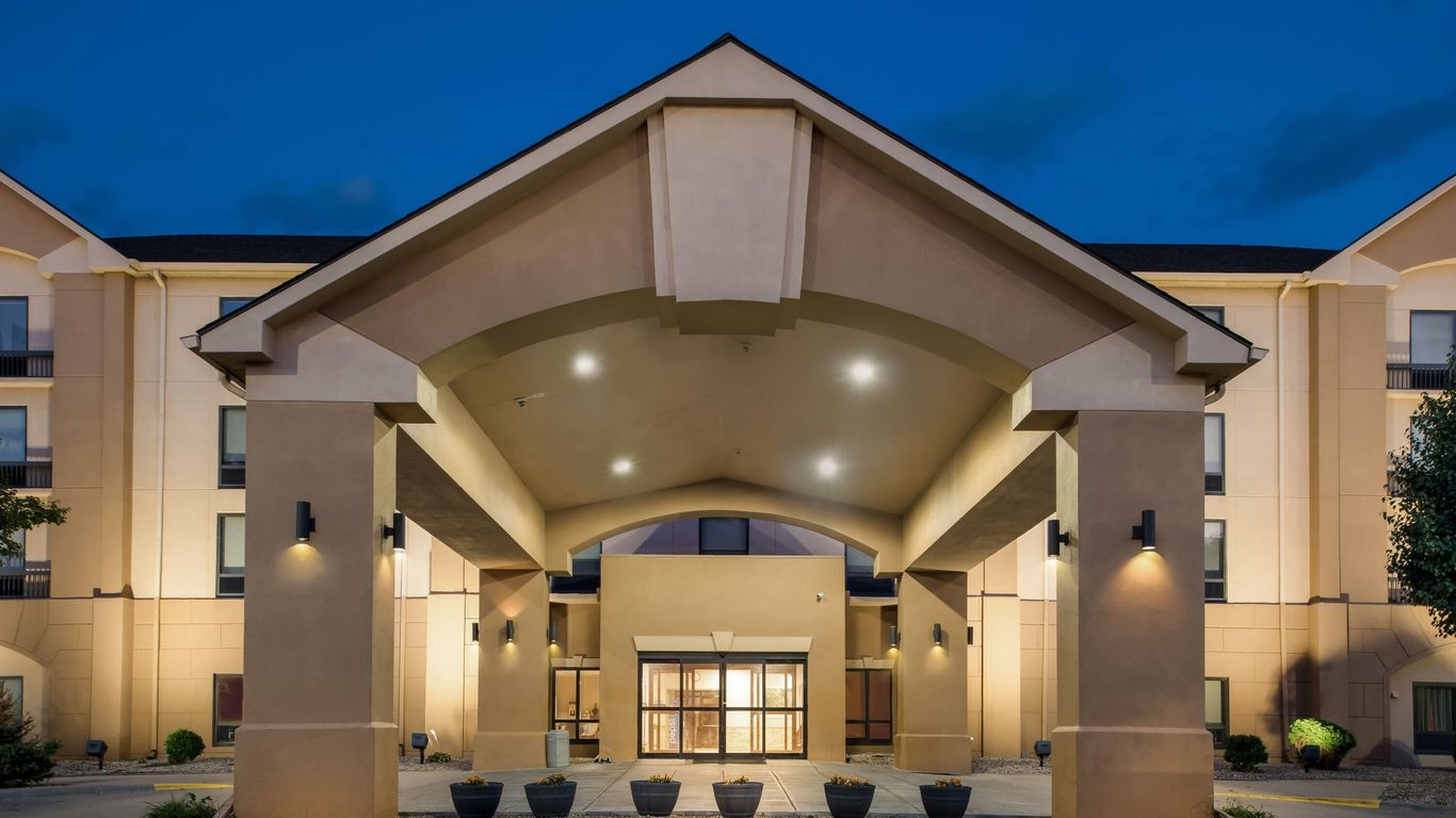 Days Inn & Suites by Wyndham Cedar Rapids