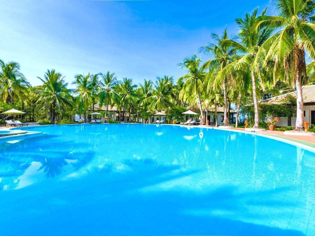 Lang Co Beach Resort