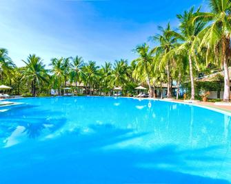 Lang Co Beach Resort - Phu Loc - Piscina