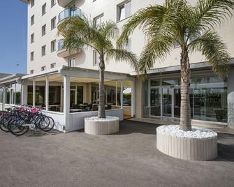 Simon Hotel - Pomezia - Rakennus